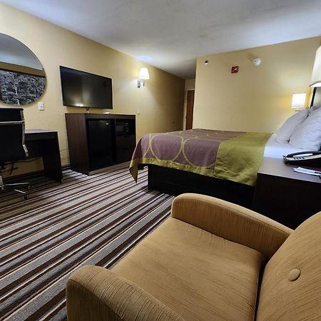 Super 8 By Wyndham Pine Bluff Hotell Exteriör bild