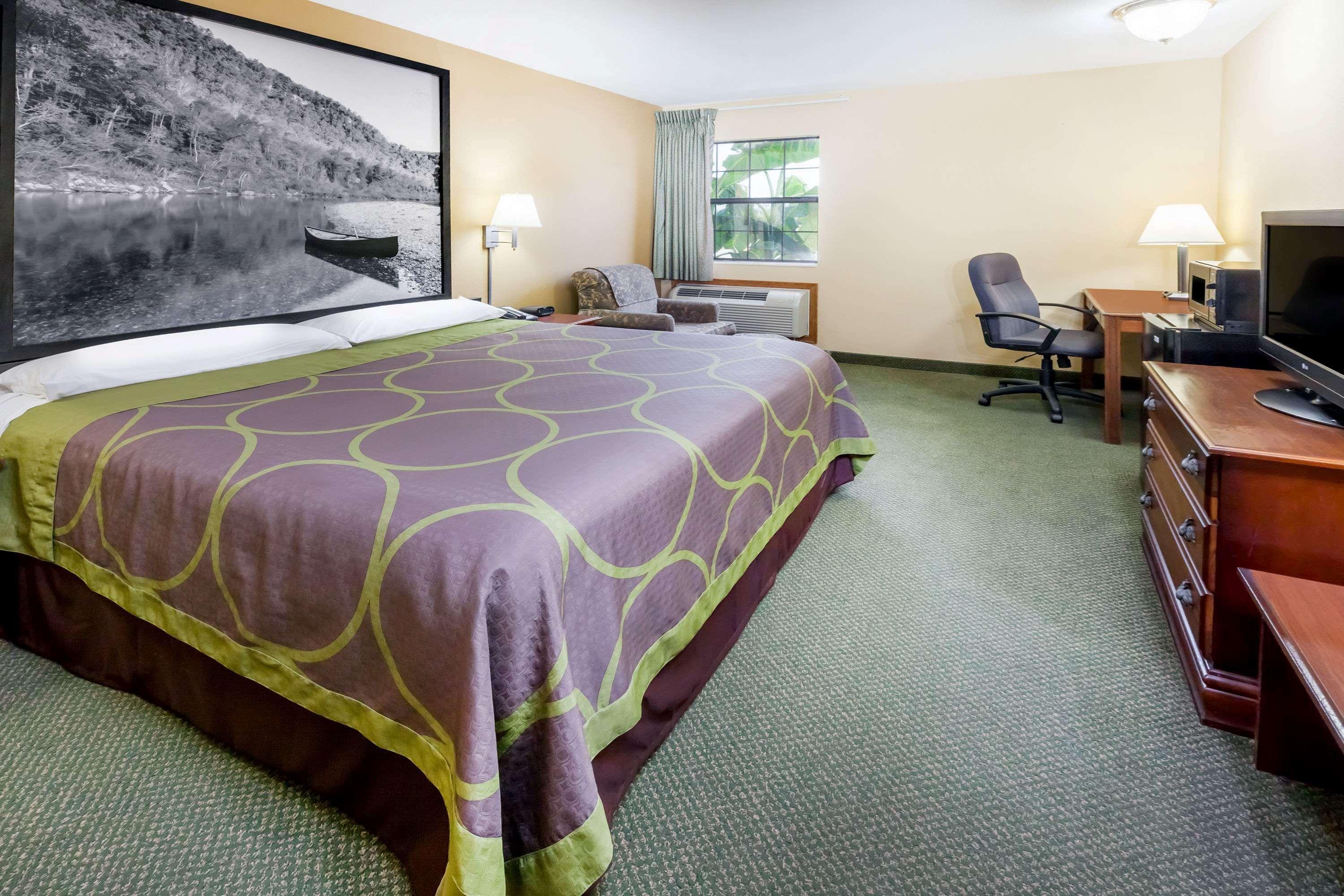 Super 8 By Wyndham Pine Bluff Hotell Exteriör bild