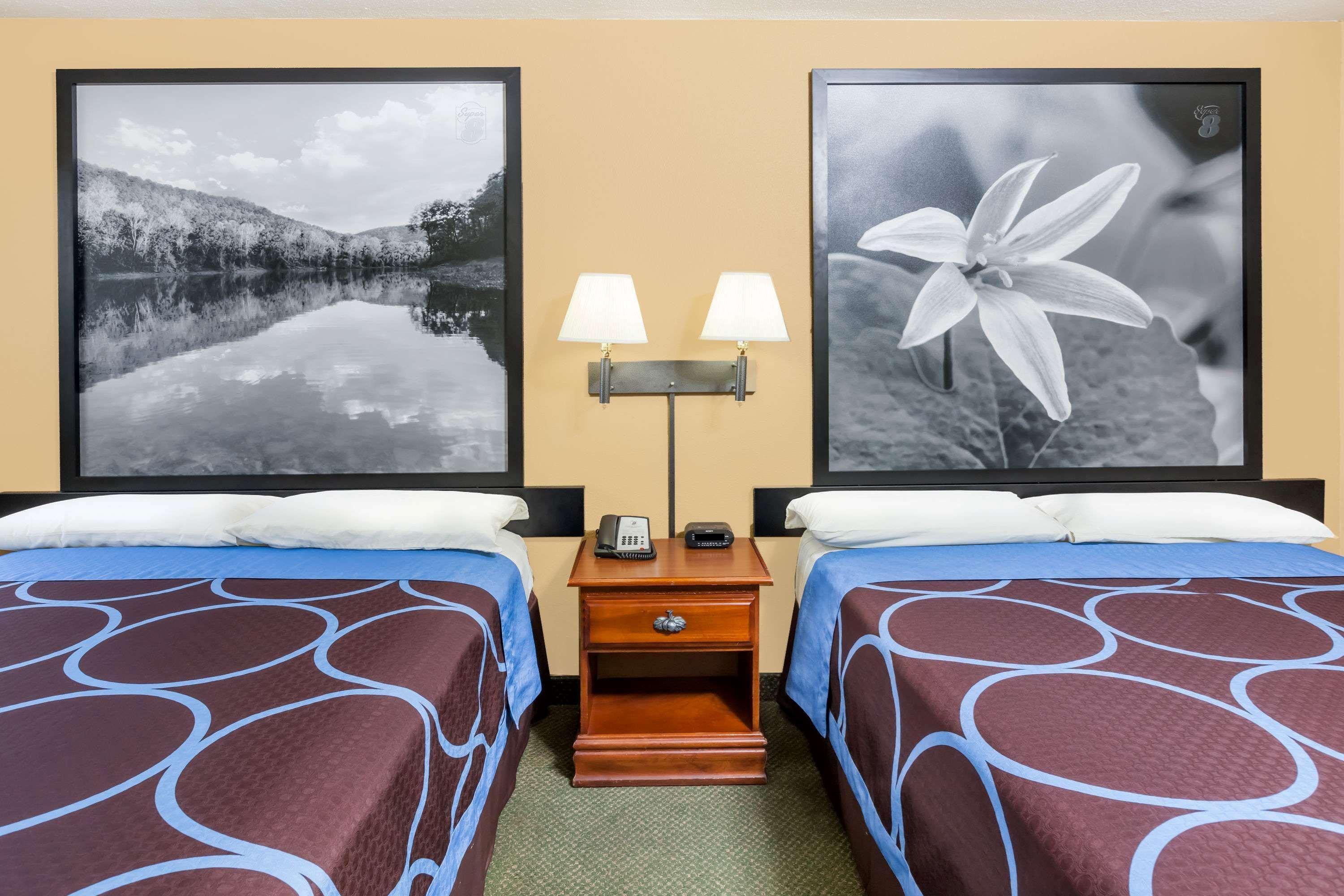 Super 8 By Wyndham Pine Bluff Hotell Exteriör bild