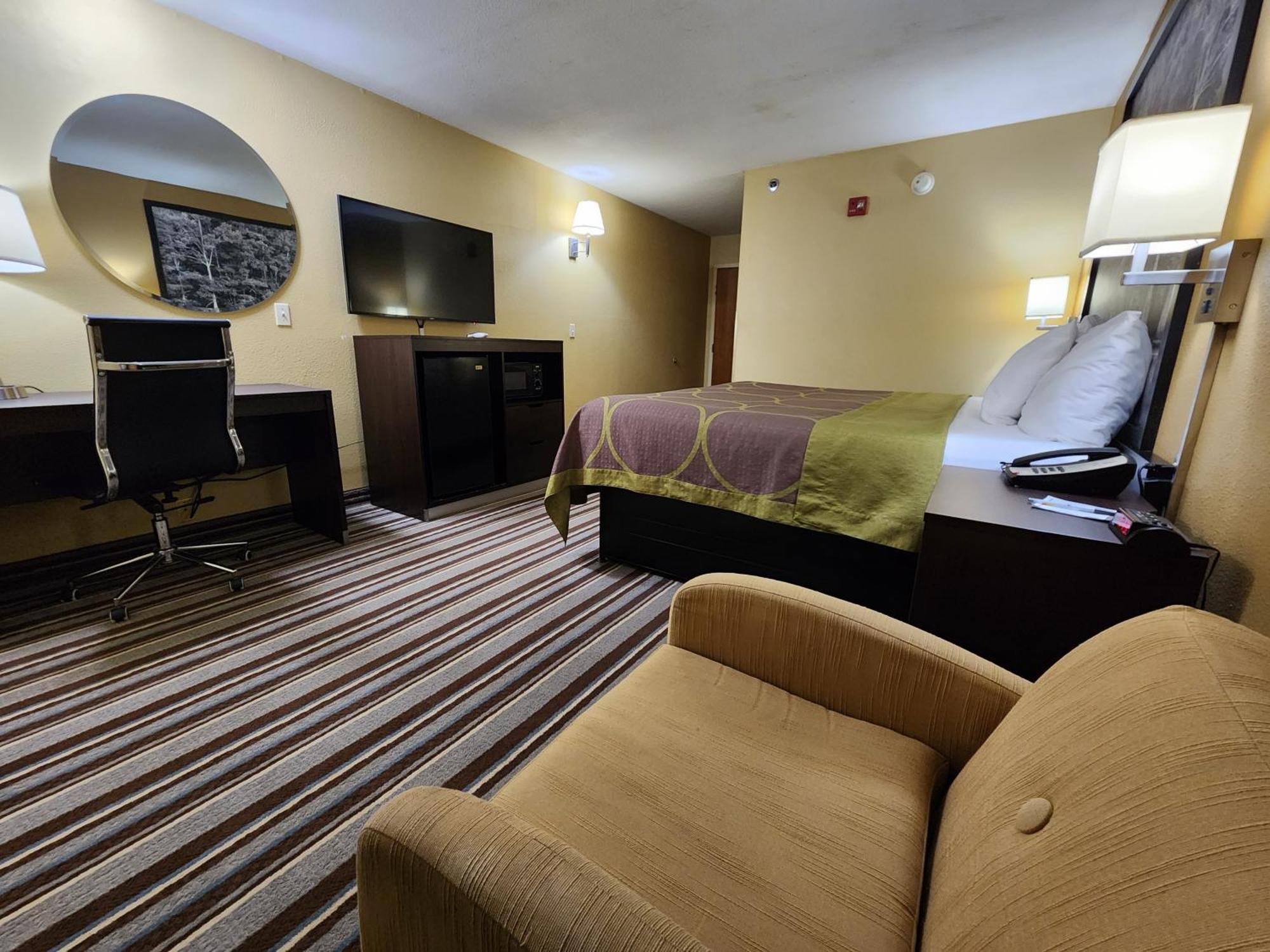 Super 8 By Wyndham Pine Bluff Hotell Exteriör bild