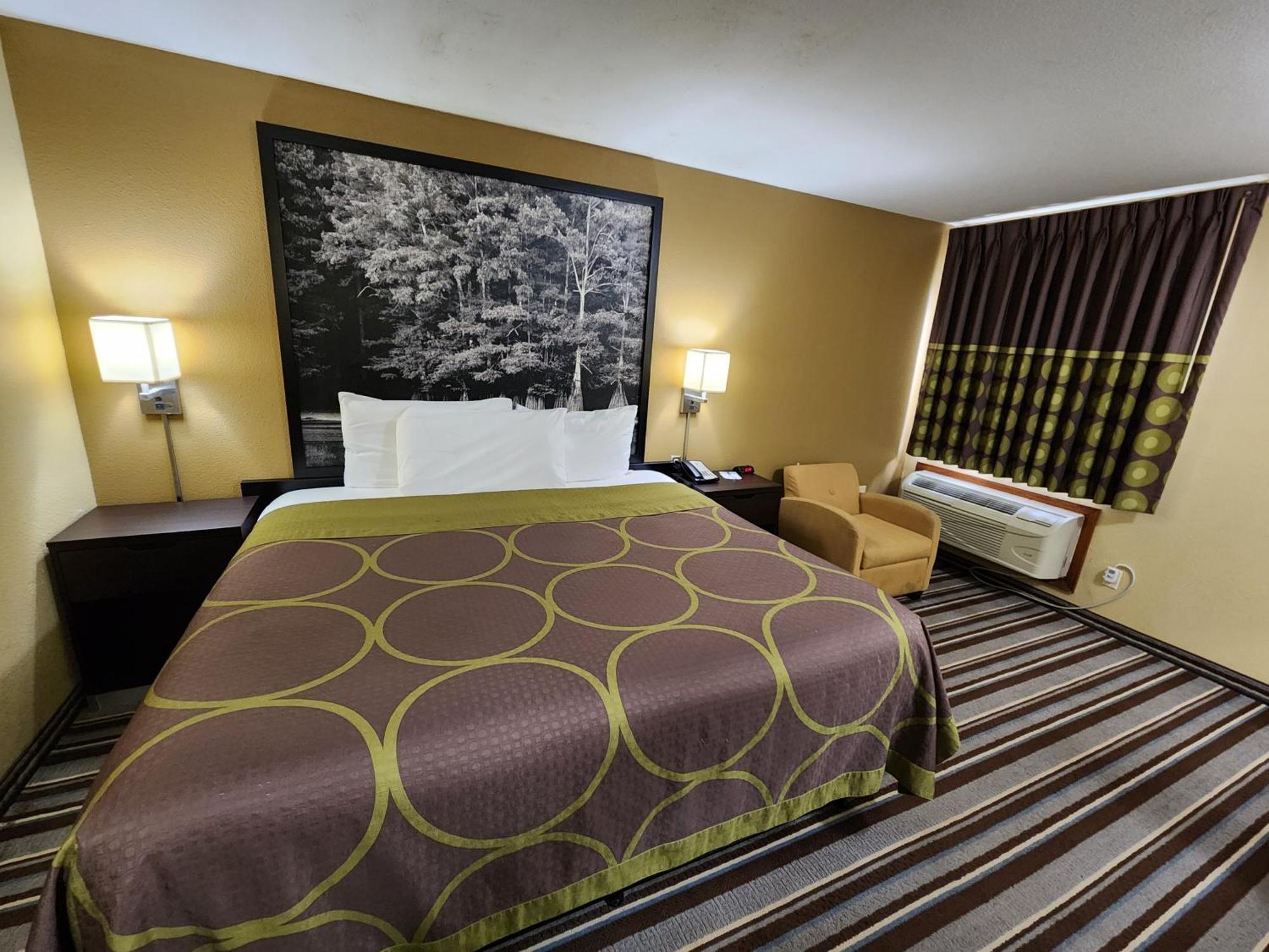 Super 8 By Wyndham Pine Bluff Hotell Exteriör bild