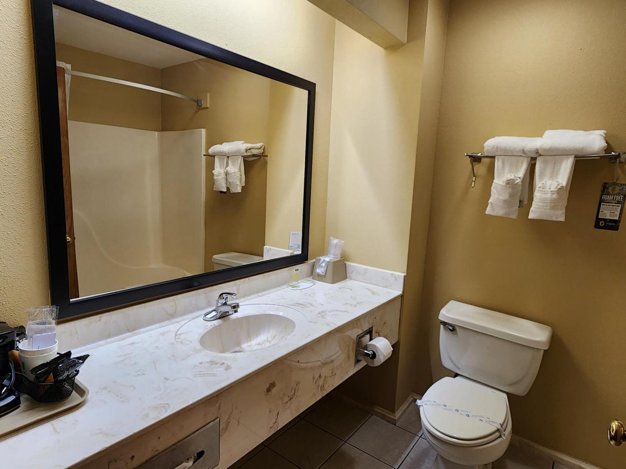 Super 8 By Wyndham Pine Bluff Hotell Exteriör bild