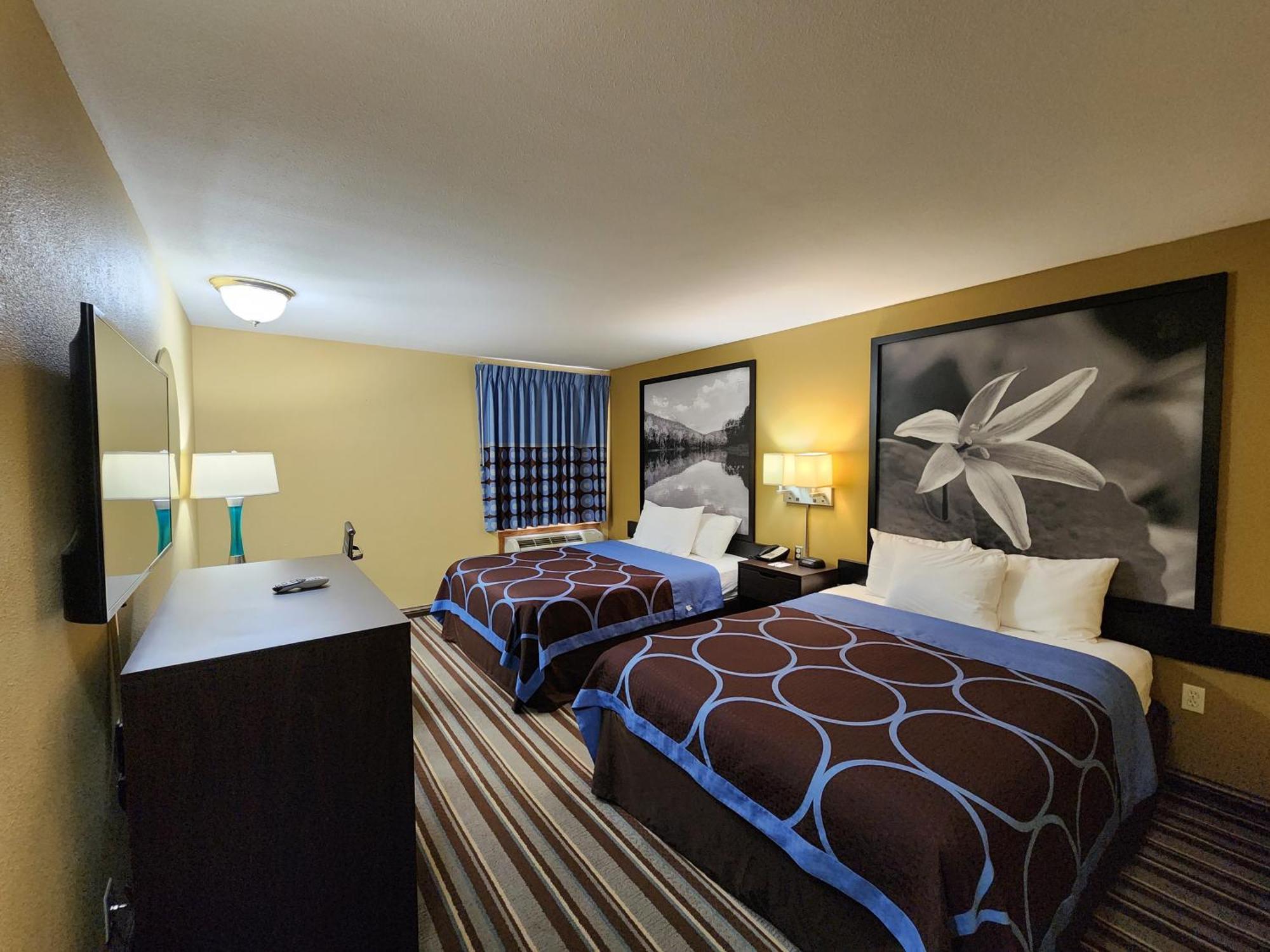 Super 8 By Wyndham Pine Bluff Hotell Exteriör bild