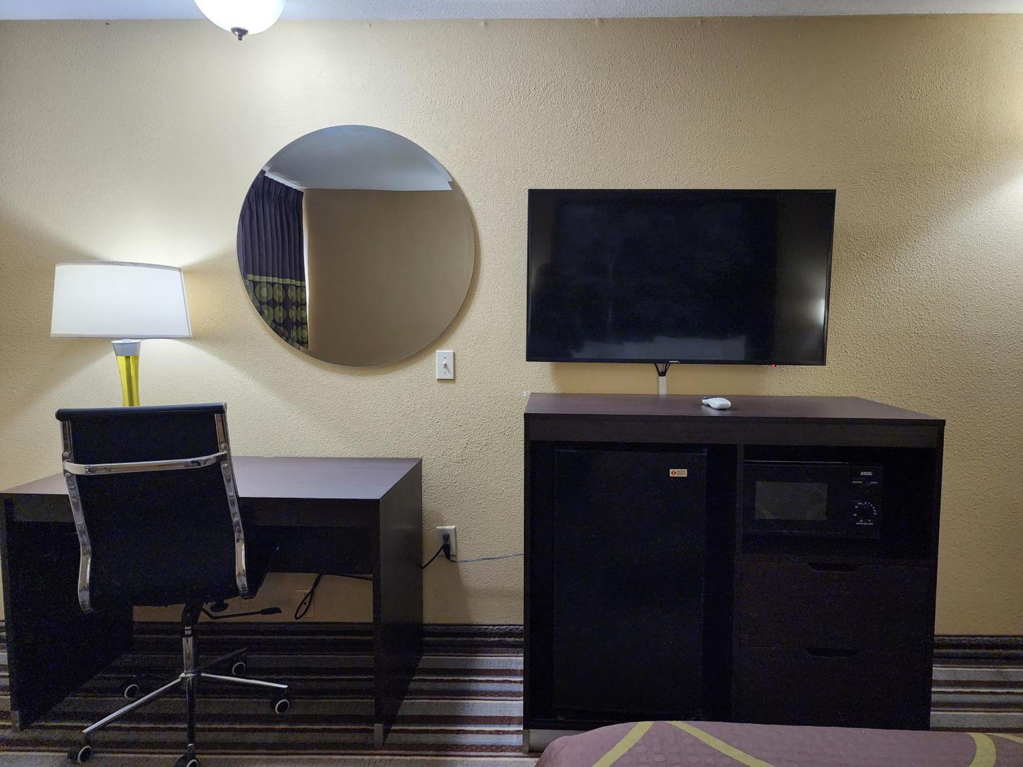Super 8 By Wyndham Pine Bluff Hotell Exteriör bild