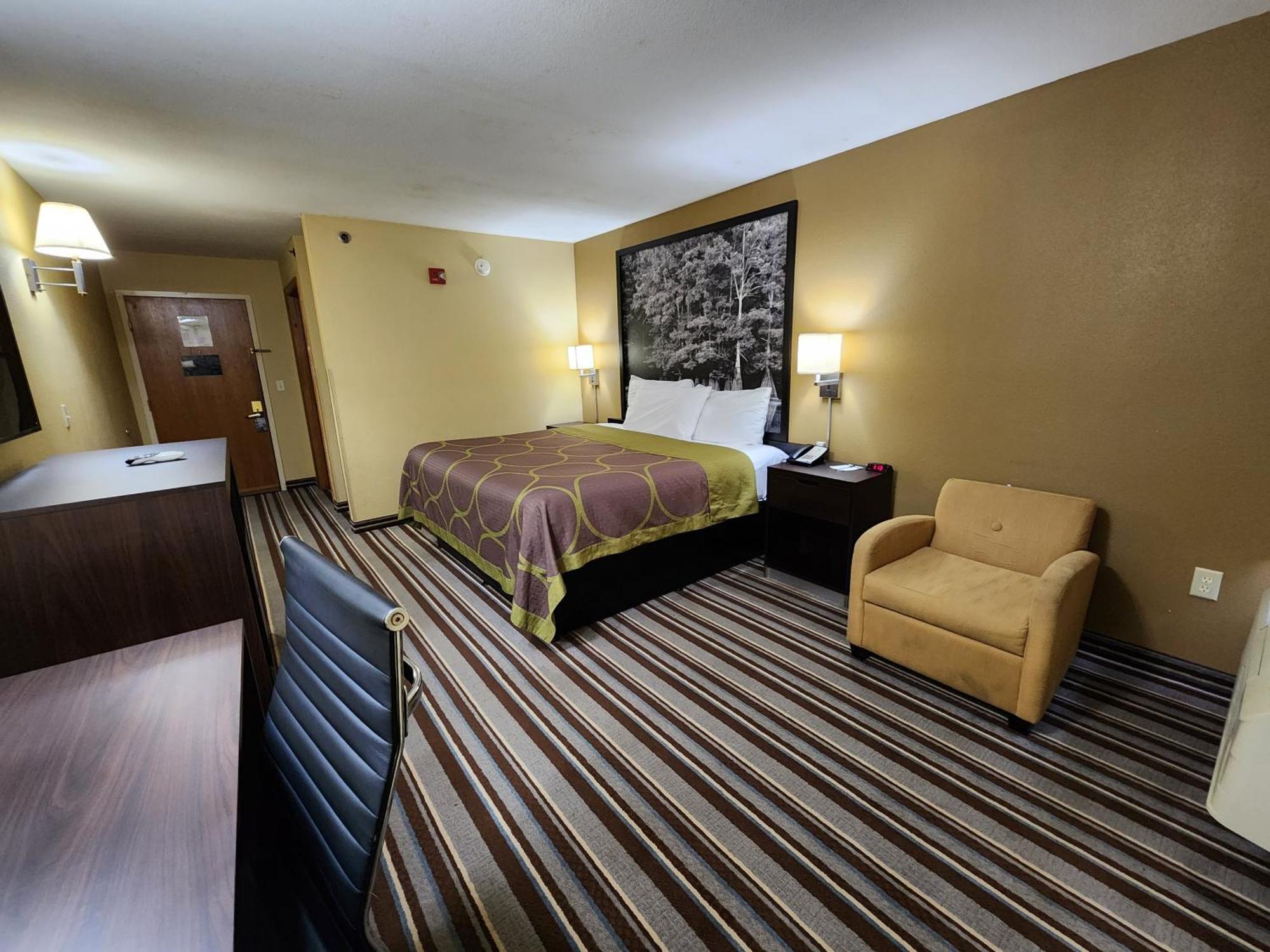 Super 8 By Wyndham Pine Bluff Hotell Exteriör bild