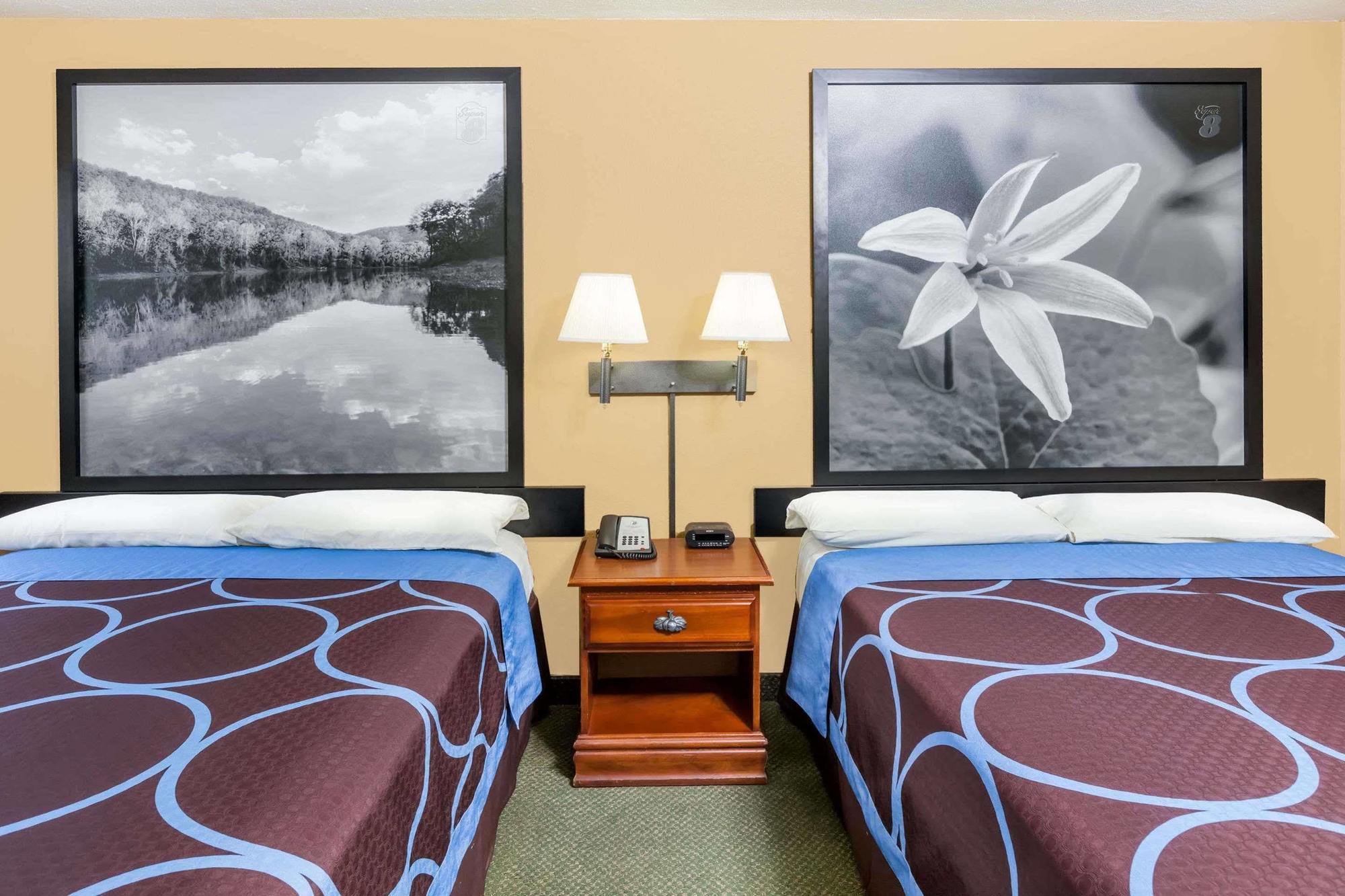Super 8 By Wyndham Pine Bluff Hotell Exteriör bild